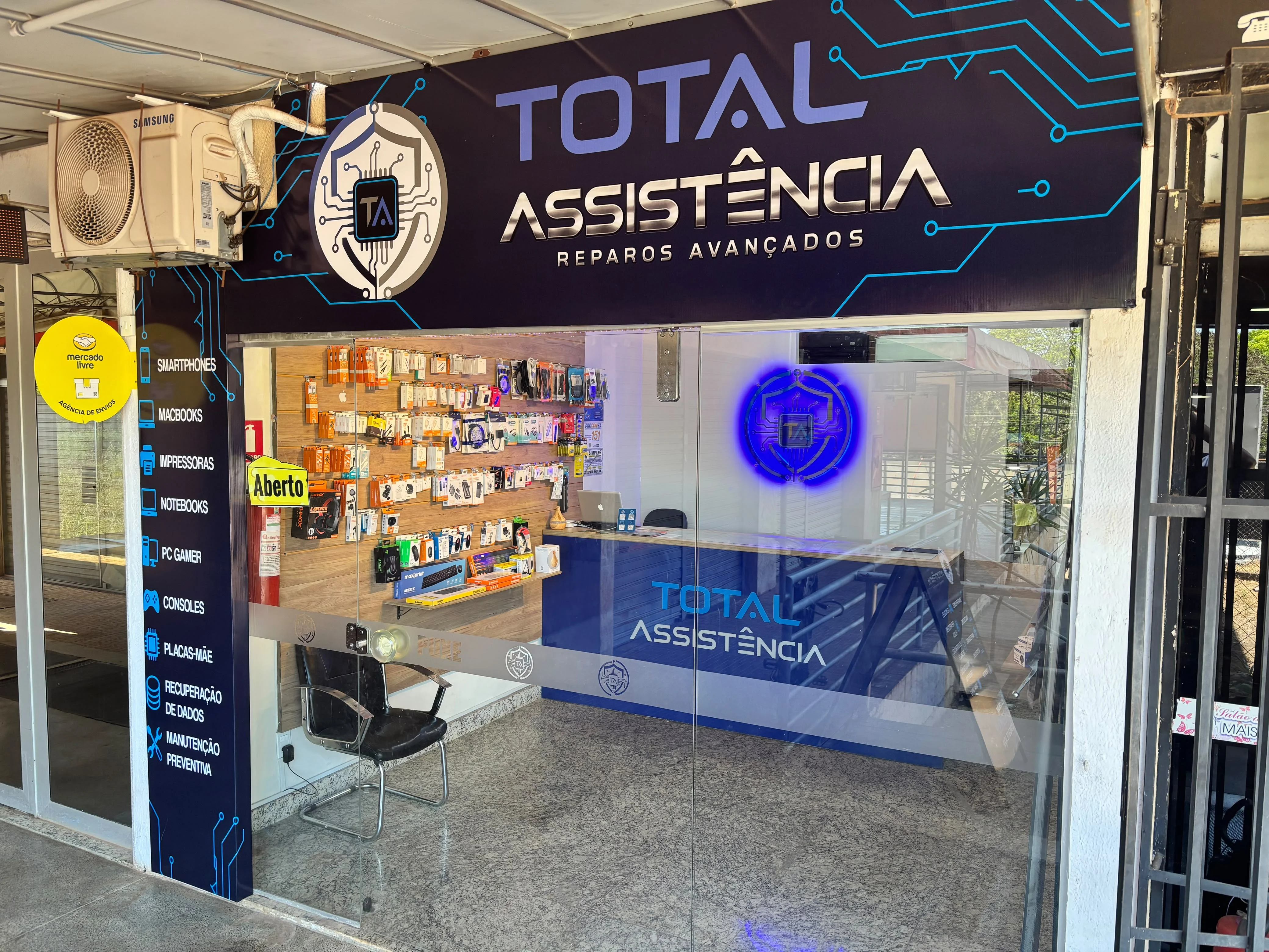 Fachada da loja Total Assistência no Lago Sul, Brasília